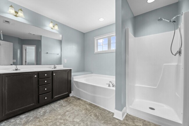 Building Photo - 224 Admiral Ct