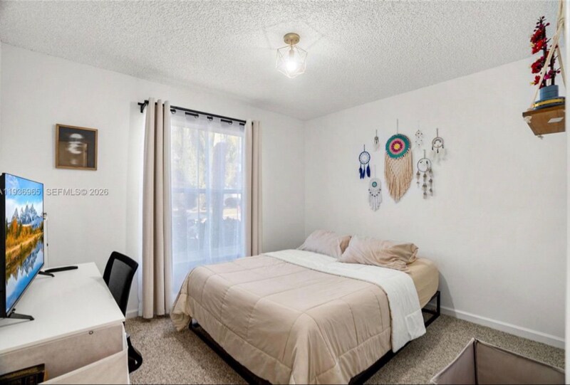 Building Photo - 8165 Pelican Harbour Dr