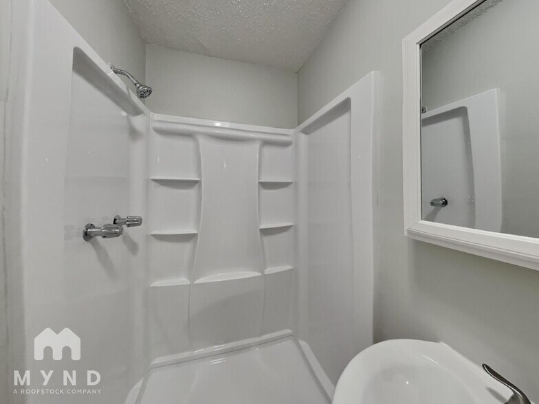 Building Photo - 5959 Shane Cir