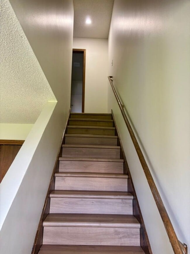 Building Photo - NEWLY UPDATED 2-Bed / 1-Bath Home – Bozeman, MT