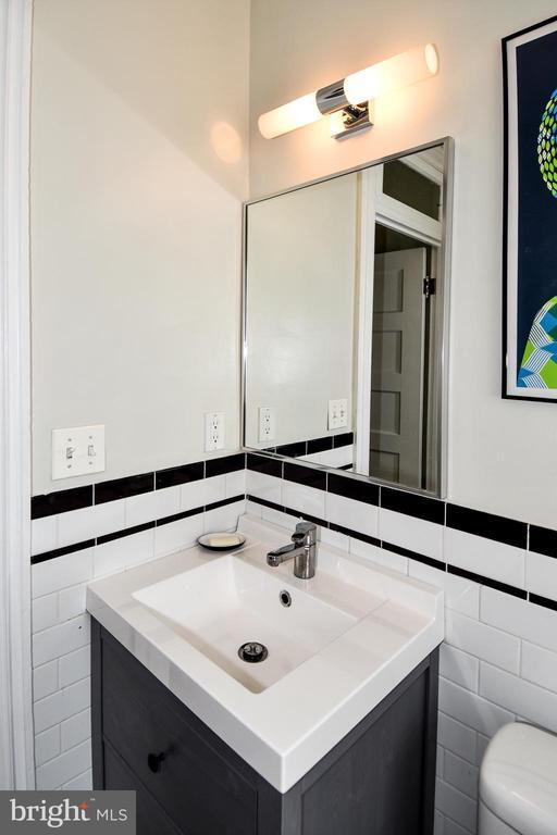 Building Photo - 2426 Observatory Pl NW