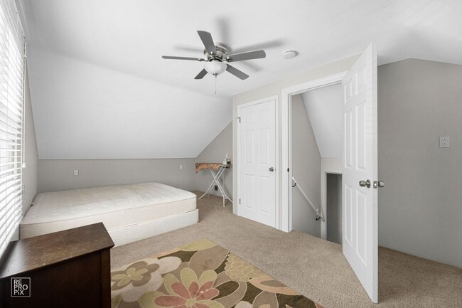 Building Photo - Elmhurst Three Bedroom Home with Fenced Yard and Detached Garage