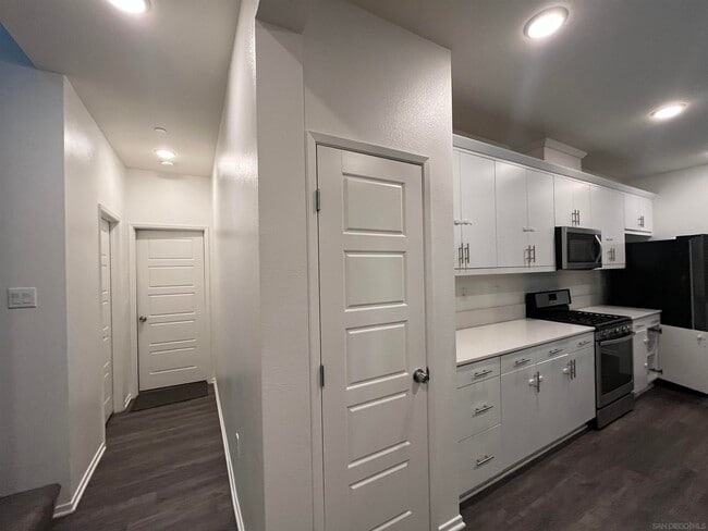 Building Photo - 5150 Calle Sandwaves