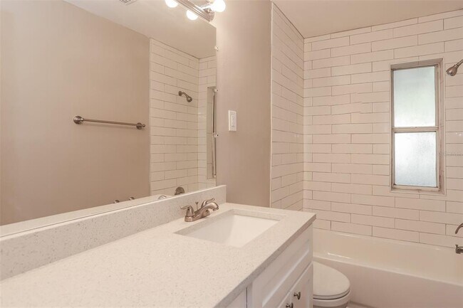 Building Photo - 1301 Farragut Dr N