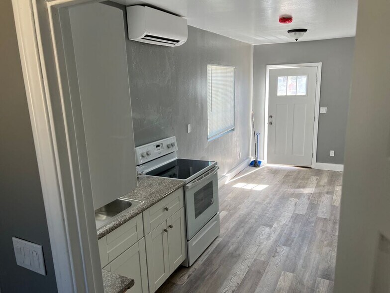Building Photo - 45517 Corkwood Ave
