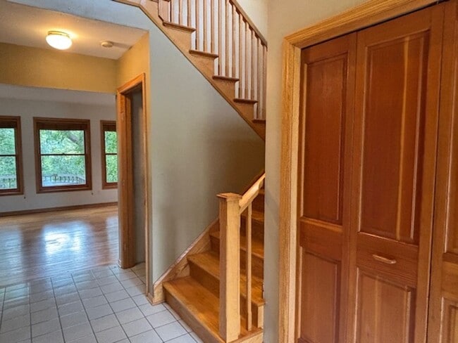 Building Photo - Spacious 4 BR/4 BA Single-Family Home in a...