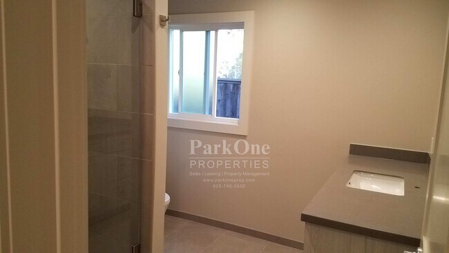 Building Photo - Nicely Remodeled Walnut Creek Saranap Home