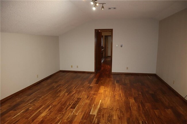 Building Photo - 4809 Timberline Dr