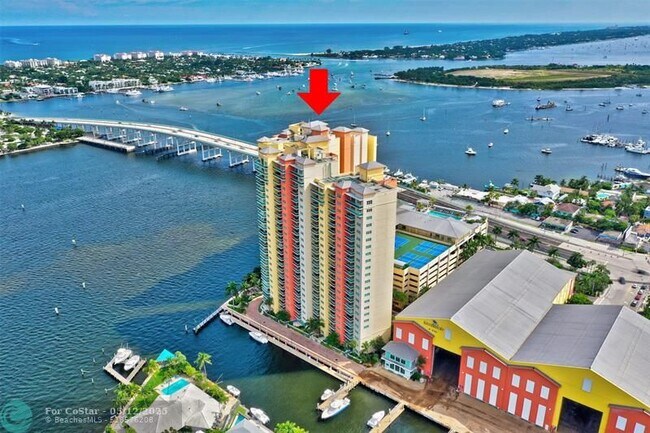 Building Photo - 2640 Lake Shore Dr