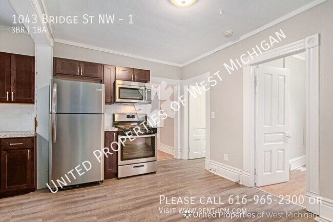 Building Photo - 1043 Bridge St NW