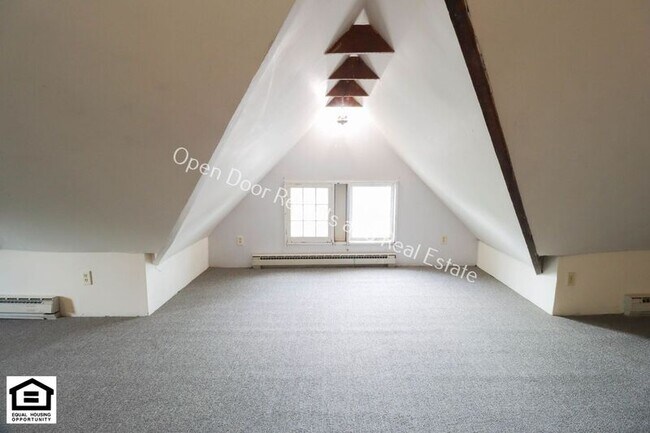 Building Photo - 1101 Lake Ave