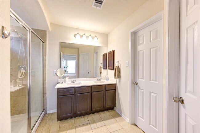 Building Photo - 3330 Madison Elm St