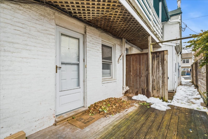 Building Photo - 100 E 8th St