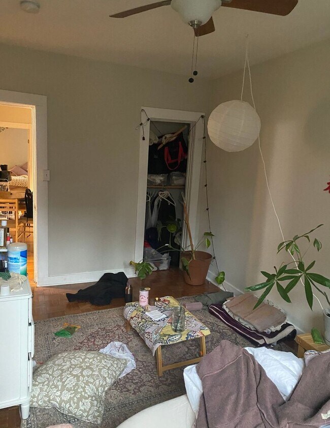 Building Photo - Great 2 bedroom Available 6/1