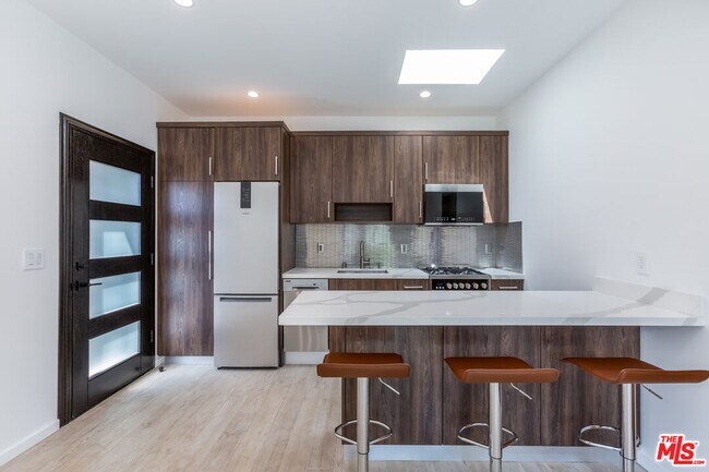 Building Photo - 8012 Zeus Dr