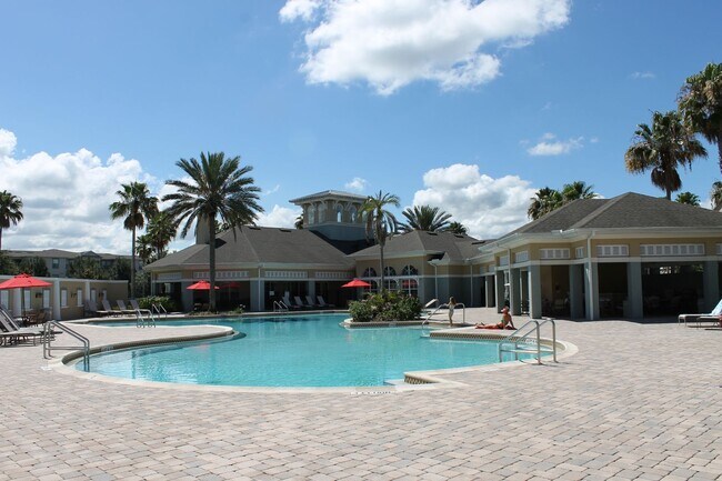 Building Photo - Beautiful ground floor unit in the Lakes of Windermere!