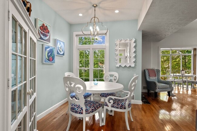 Building Photo - Furnished Pet-Friendly 30-Day Extended Stay Riverfront Condo