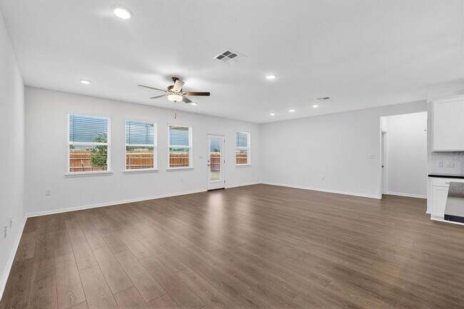 Building Photo - 1204 Purple Martin Dr