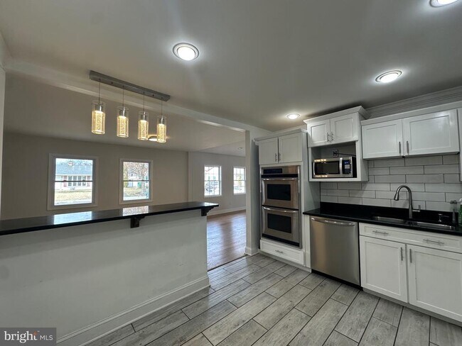 Building Photo - 120 Lebbie Ln