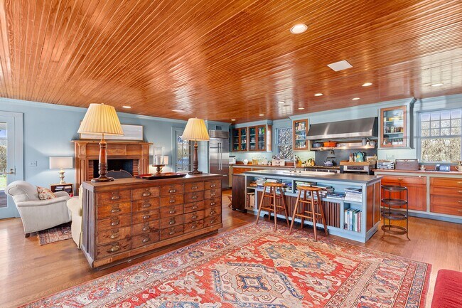 Building Photo - 16 Drew Ln