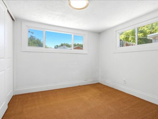 Building Photo - Poplar Grove 2 bedroom 1 bath, fenced