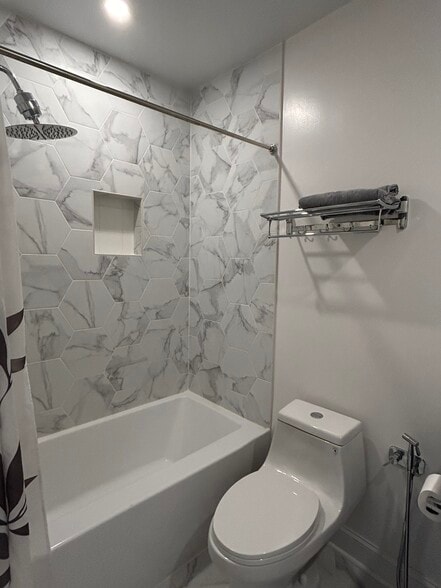 2nd Floor Hallway bathroom with tub - 5211 14th St NW