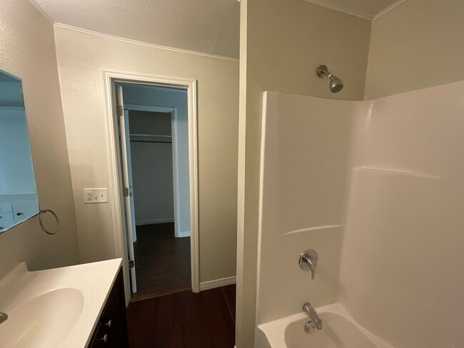 Building Photo - 308 E Kittyhawk Dr