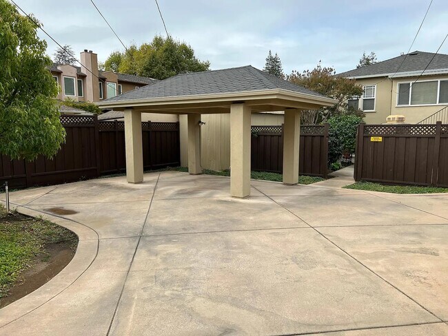 Building Photo - 419 Tyndall St