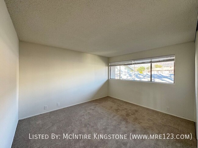 Building Photo - A Beautifully Renovated 2BD 1BA Apartment ...