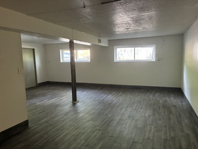 Building Photo - West Linn Classic