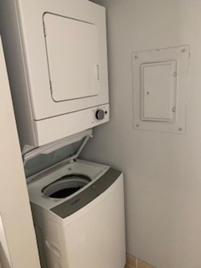 Building Photo - Waikiki