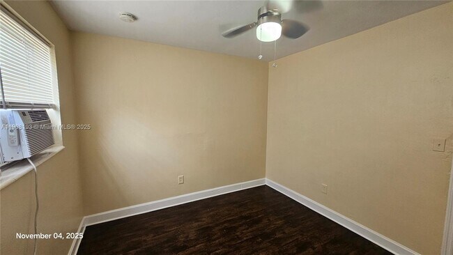 Building Photo - 1840 Fern Rd