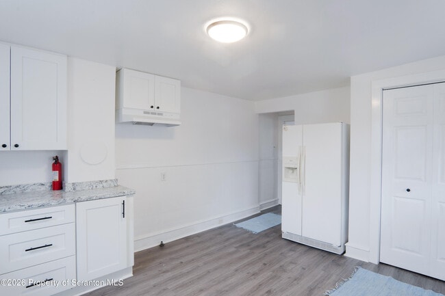 Building Photo - 118 E Carey St