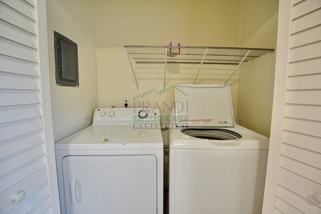 Building Photo - 893 Tiburon Blvd