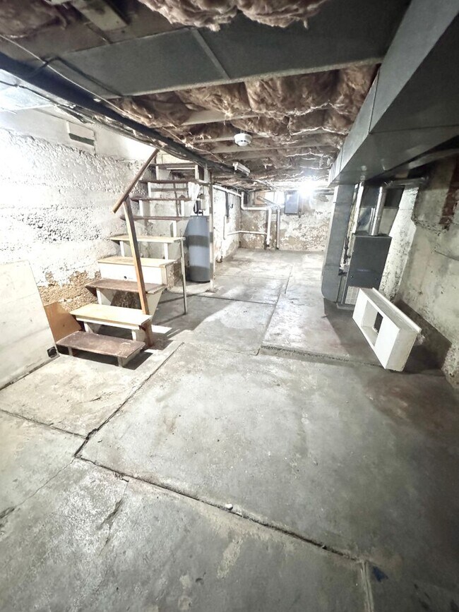 Building Photo - THREE Bedroom/ONE Bath Row Home