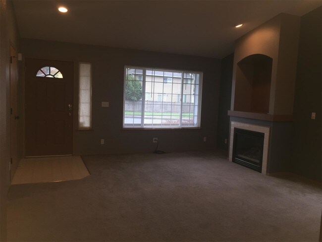 Building Photo - 915 E Galena St