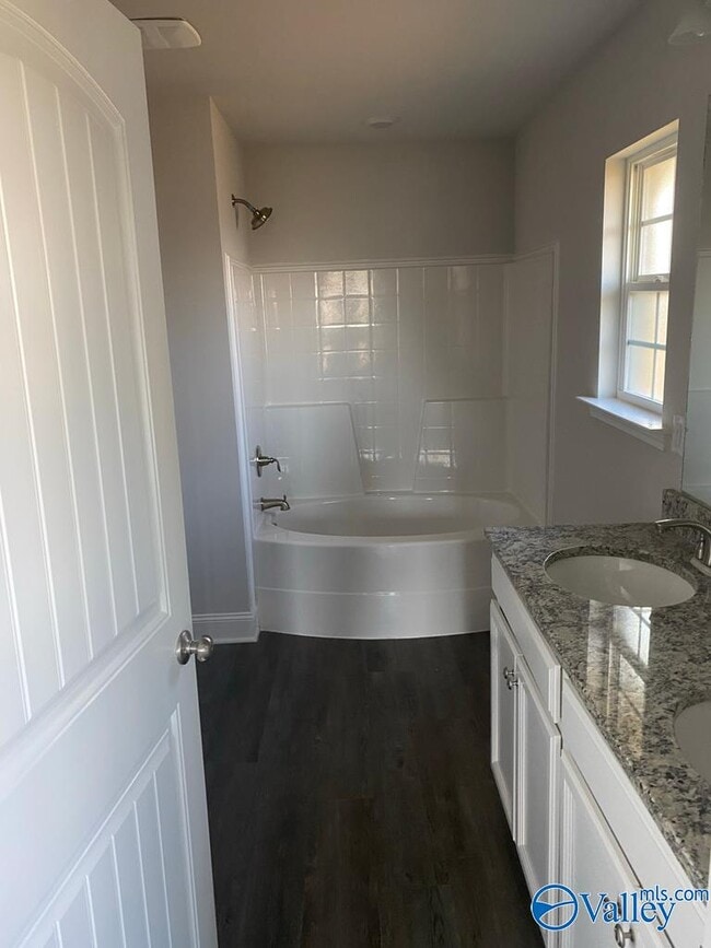 Building Photo - 121 Sorrelweed Dr