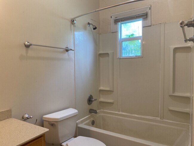 Building Photo - Classic Old Town Fort Collins 2 Bed 2 Bath Home Close to CSU