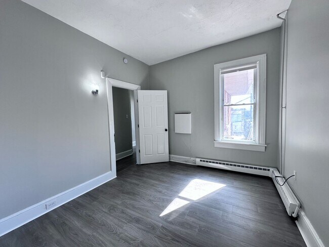 Building Photo - 312 W North St
