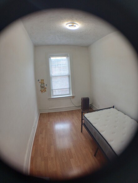 Building Photo - 533 66th St