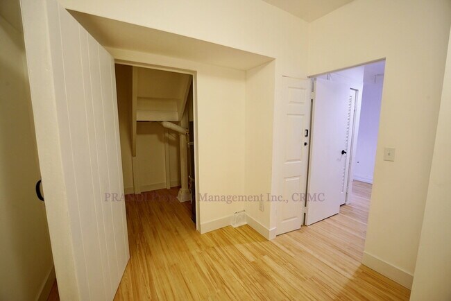 Building Photo - West End Home, Freshly Renovated, Close to Downtown