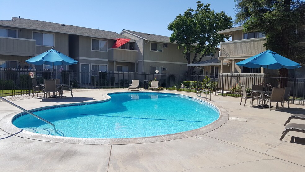 Oasis Apartments 2127 Peach Ave Clovis CA 93612 Apartment Finder