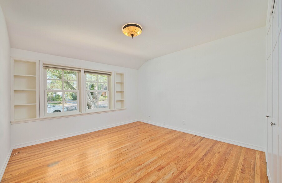 Bedroom 2 - 13964 Peach Grove St