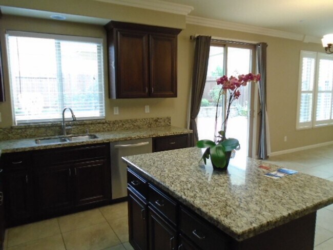 Building Photo - BEAUTIFUL 2 STORY IN WEST ROSEVILLE! 4 BEDROOM, 3 BATH, 3 CAR GARAGE, WITH LOW MAINTENANCE YARD!