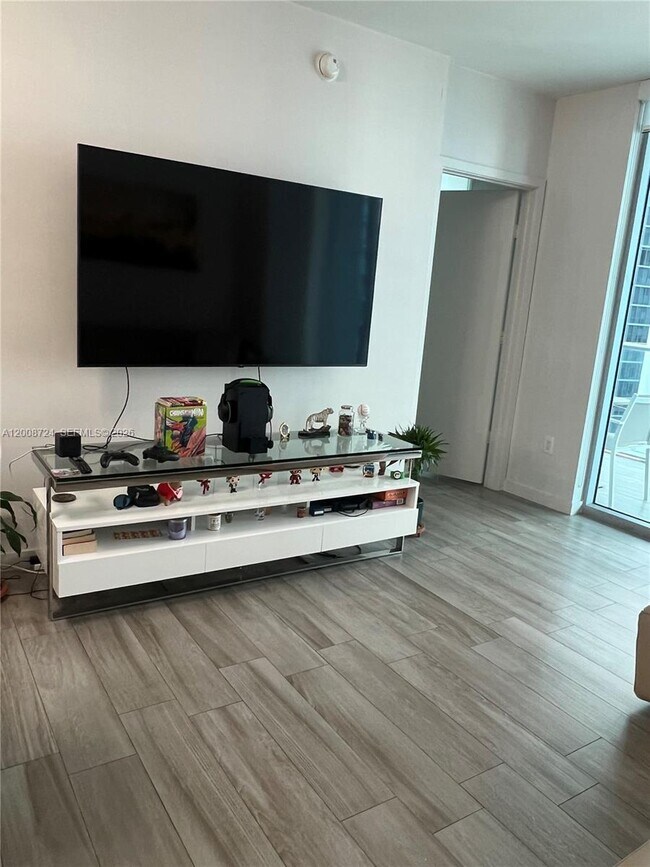 Building Photo - 1100 S Miami Ave