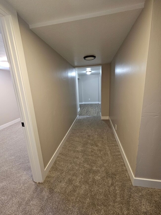 Building Photo - Updated 4 Bed Home with Large Yard
