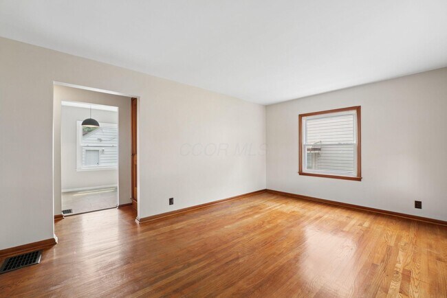 Building Photo - 375 E Royal Forest Blvd