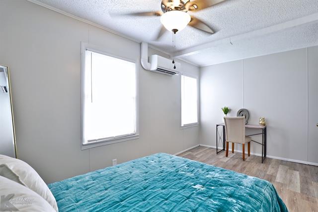 Building Photo - 5489 Encino Rd