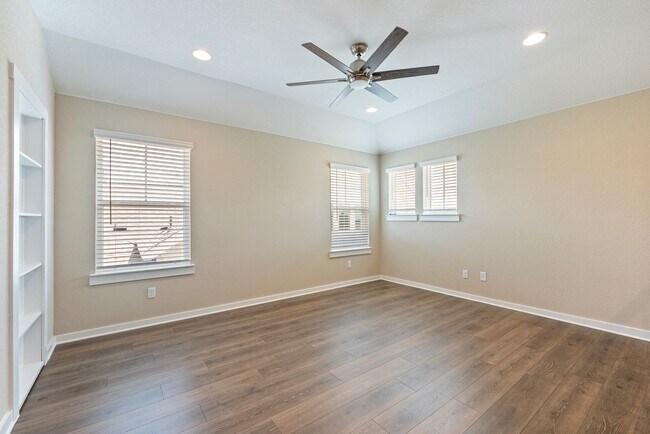 Building Photo - Beautiful Move-In Ready 4 bedroom, 3 bathroom home in Liberty Hill ISD!