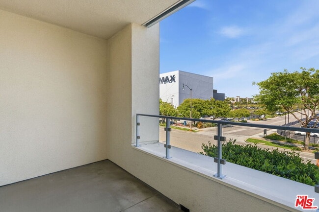 Building Photo - 12655 Bluff Creek Dr
